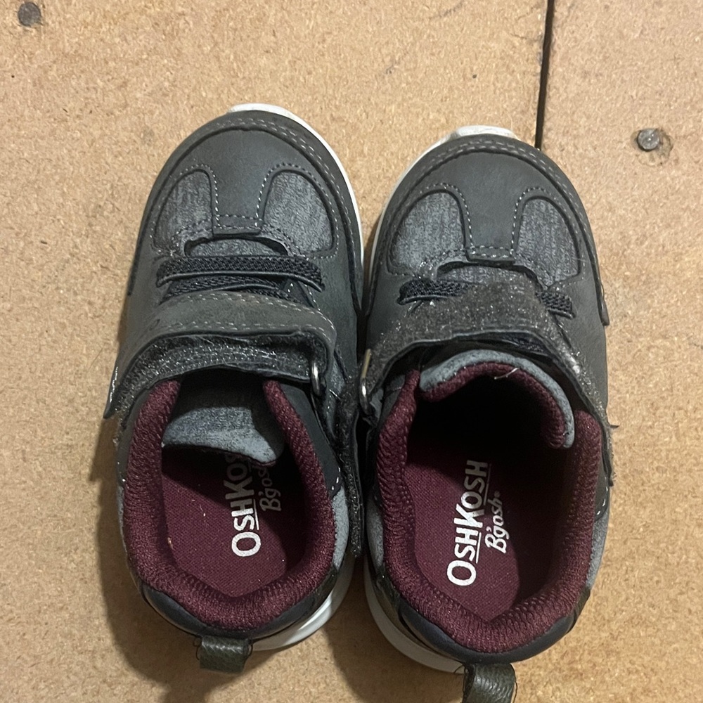Osh kosh Velcro sneaker 5m